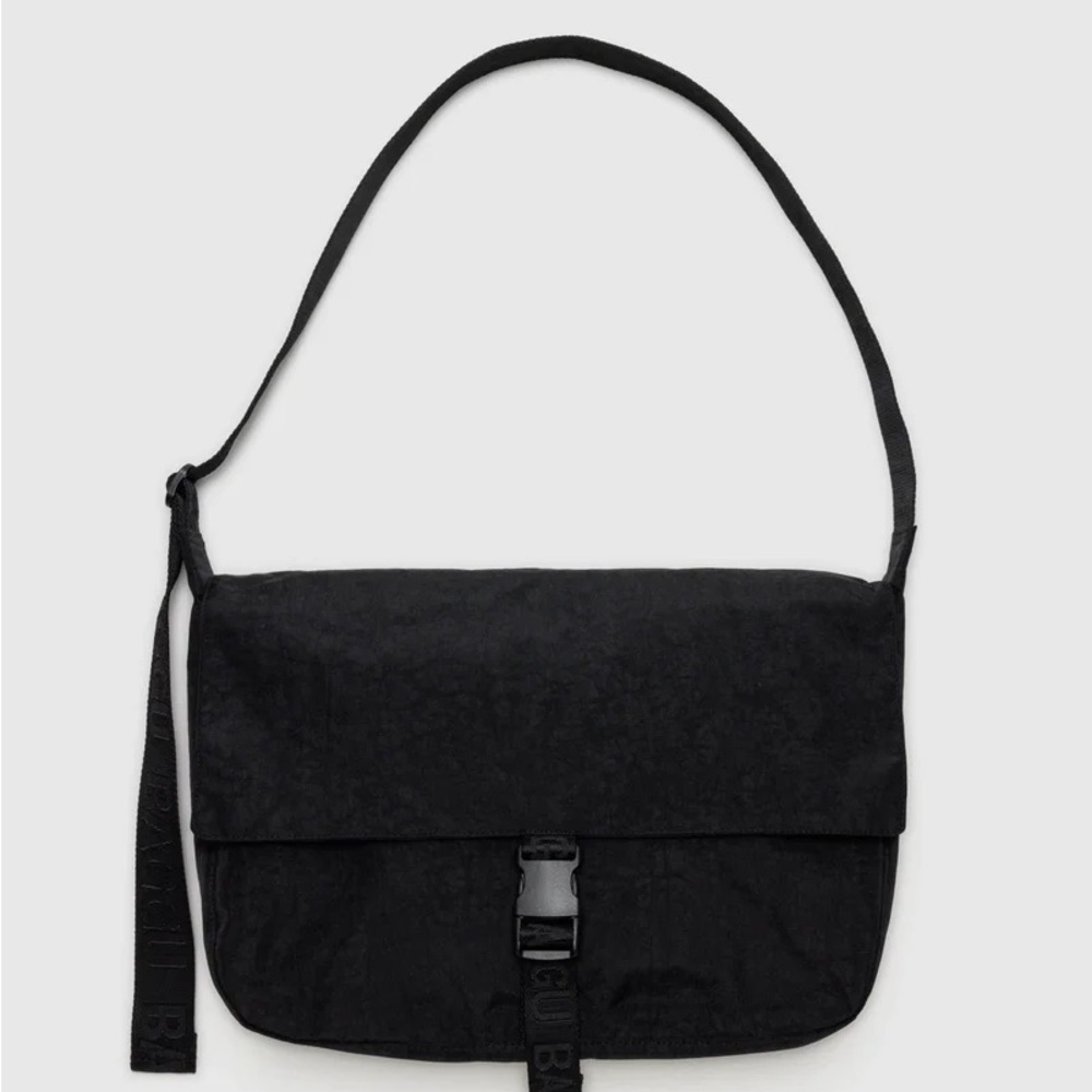 NWT Baggu Nylon Sport messenger bag